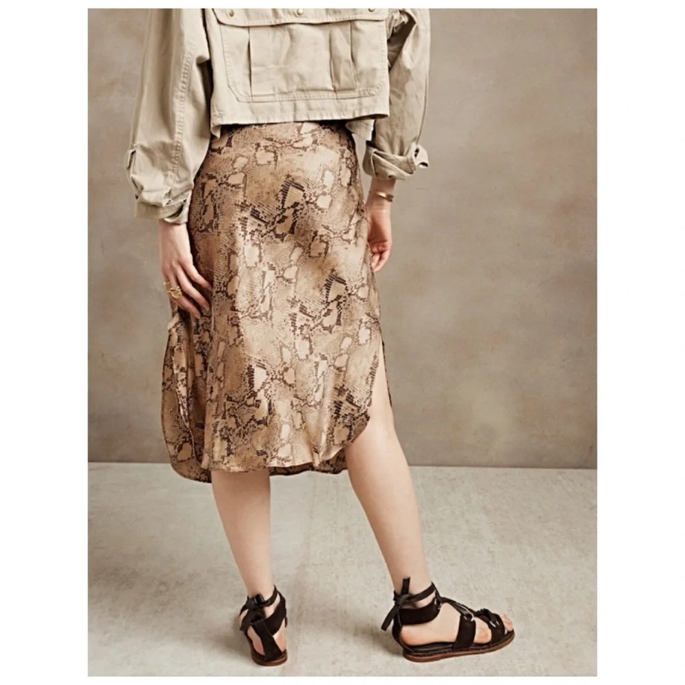 🖤NWTS-$150 BANANA REPUBLIC Silk Bliss Snakeskin Skirt S *Washable!* Nice - Picture 2 of 10